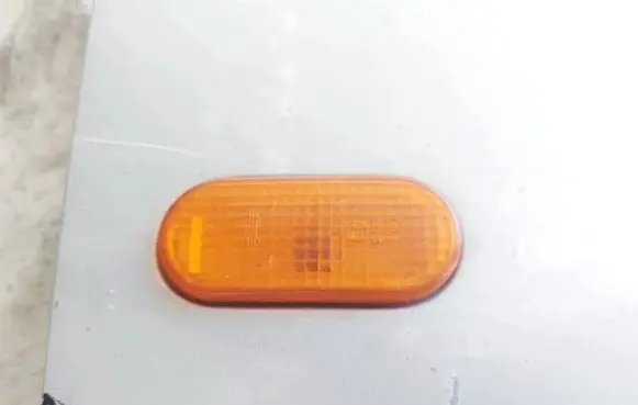 Volkswagen PASSAT B5 Front fender indicator light