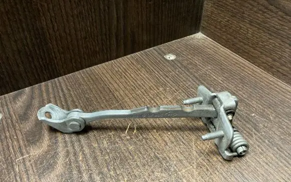 Renault Trafic II (X83) Front door check strap stopper 311823