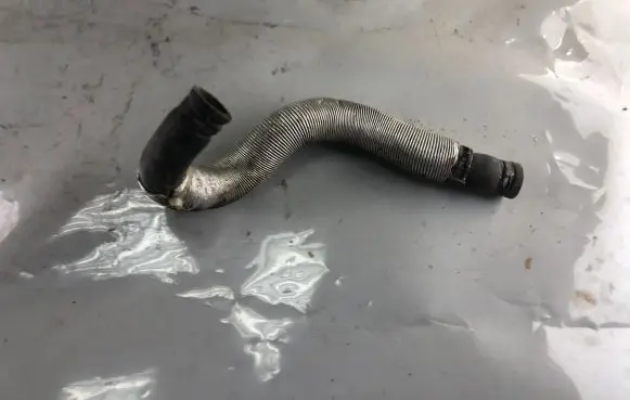 Nissan Patrol Y61 Engine coolant pipe/hose