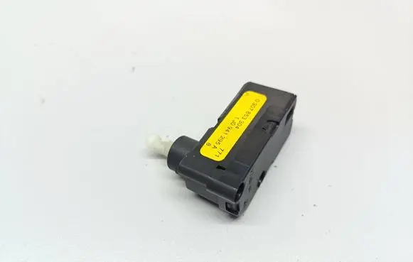 Headlight level adjustment motor