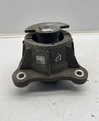 Mercedes-Benz V Class W447 Engine mount bracket A4472410013 ZGS005