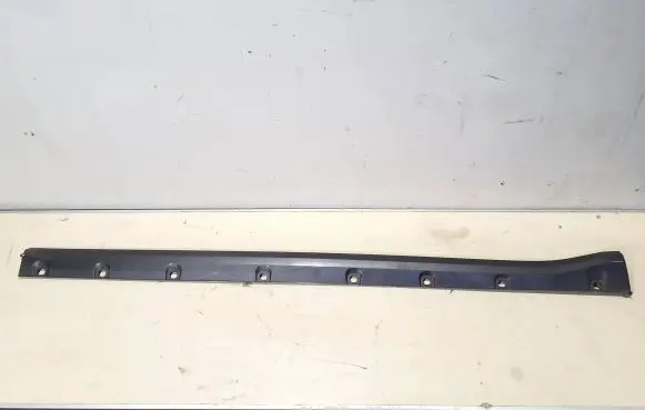Sill/side skirt trim