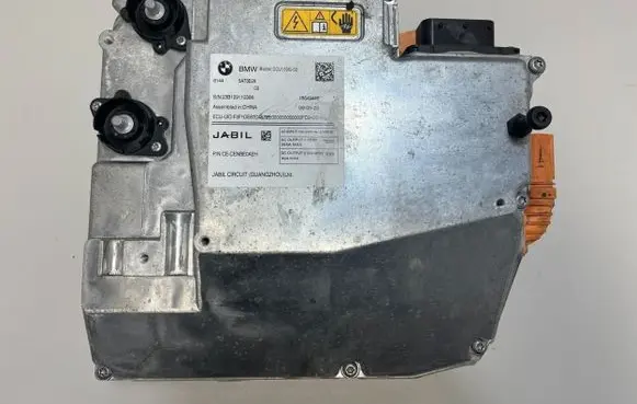 Voltage converter inverter