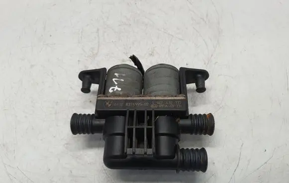 BMW X5 E53 Coolant heater control valve 8374995 64128374995