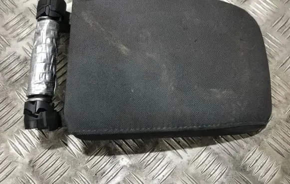 Volkswagen Golf V Armrest