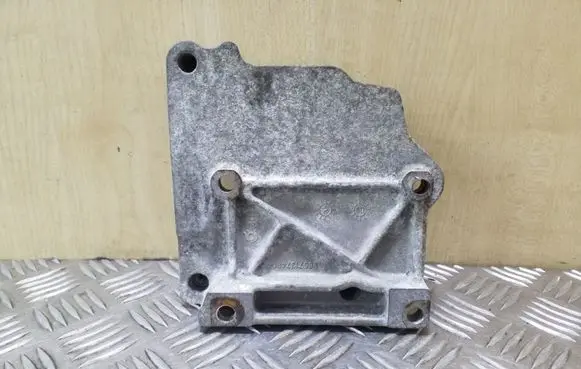 Citroen C4 I A/C compressor mount bracket 9657137480