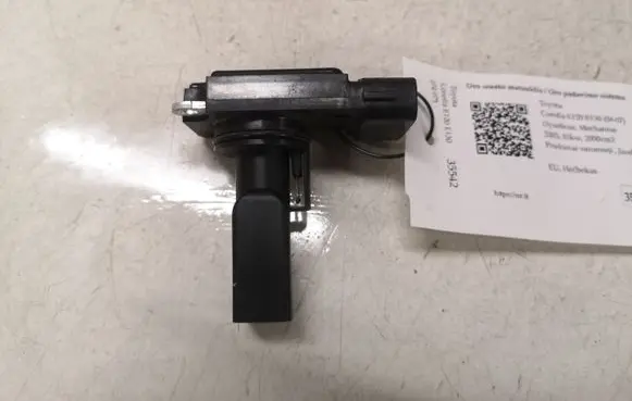 Toyota Corolla E120 E130 Mass air flow meter 2220427010