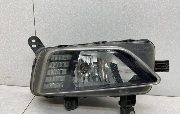 Volkswagen Polo VI Front fog light 