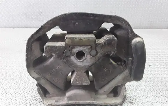 Mercedes-Benz Vito Viano W638 Engine mount bracket 6382411413