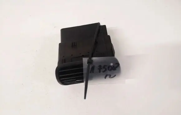 Seat Toledo II (1M) Dash center air vent grill 8l0820901