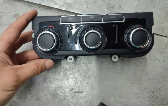 Volkswagen Golf VI Climate control unit 3C8907336