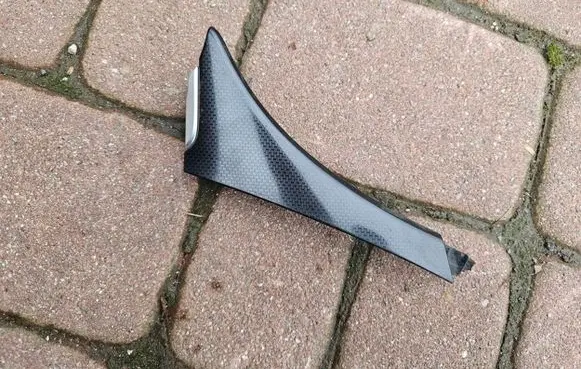 Dashboard glove box trim