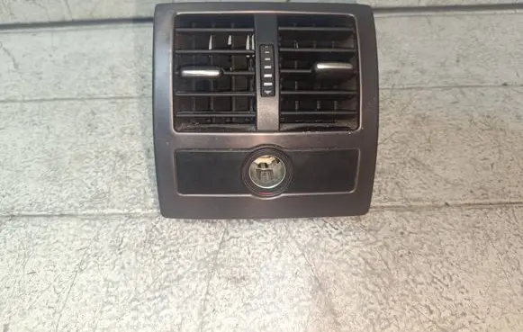 Rear air vent grill