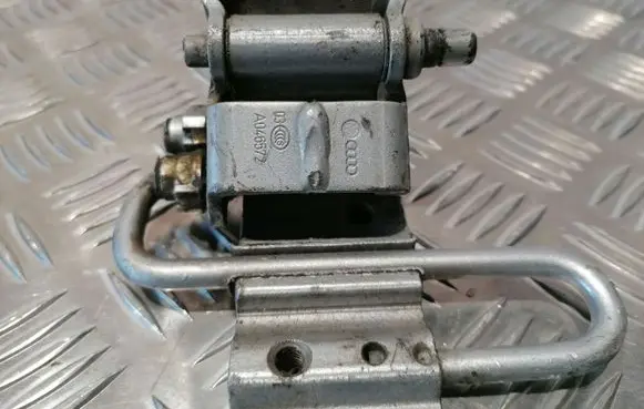 Audi A6 S6 C6 4F Front door lower hinge A046572