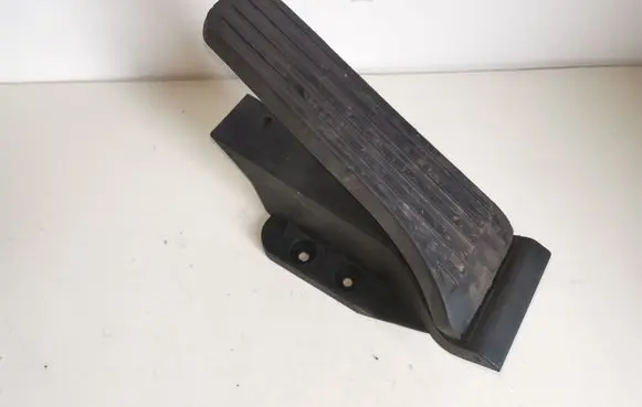 Mercedes-Benz C W204 Accelerator throttle pedal A2043000004