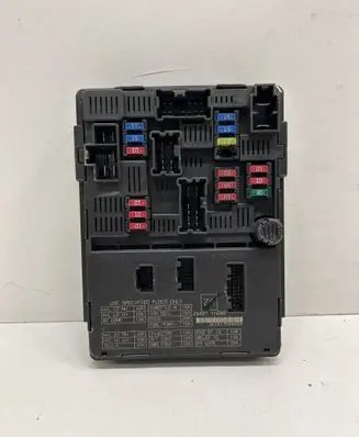 Nissan Note (E12) Fuse module 284b7