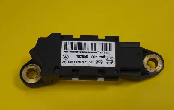 Mercedes-Benz E W211 Airbag deployment crash/impact sensor 0018209126