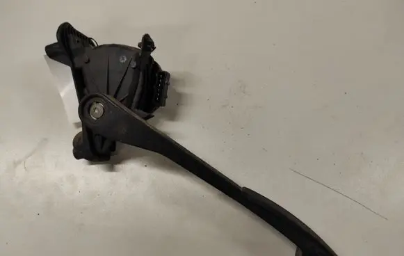 Volvo V70 Accelerator throttle pedal 9496822 00776922