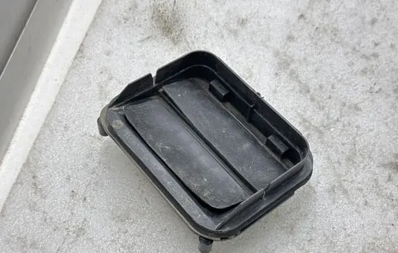 Tesla Model X Quarter panel pressure vent 106803400C