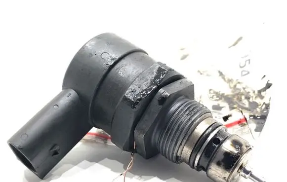 BMW X3 E83 Fuel pressure regulator 0281002481