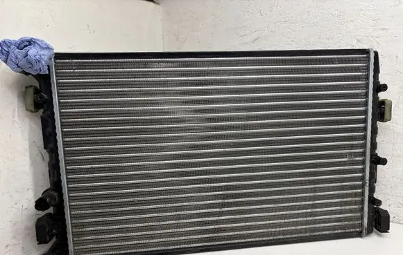 Volkswagen Polo Coolant radiator 652711