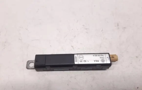 Volkswagen Golf VI Antenna control unit 1K9035552A 15235