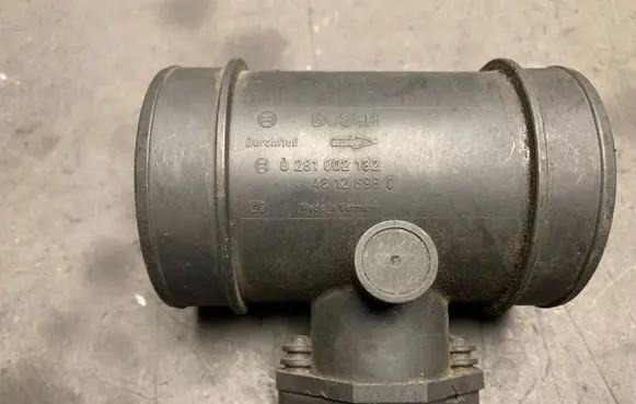 Chrysler Voyager Mass air flow meter 0281002132 4612698C