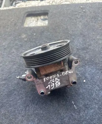 Ford Focus Power steering pump 4M503A733AB