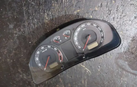 Skoda Superb B5 (3U) Speedometer (instrument cluster) 3U0920910C