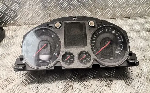Volkswagen PASSAT B6 Speedometer (instrument cluster)