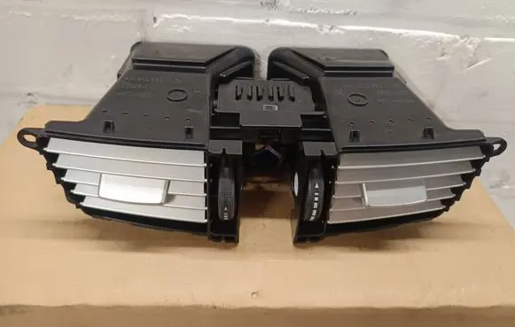 Mercedes-Benz E W212 Dash center air vent grill A2128302554