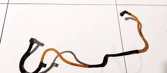 Nissan Note (E11) Fuel line/pipe/hose 