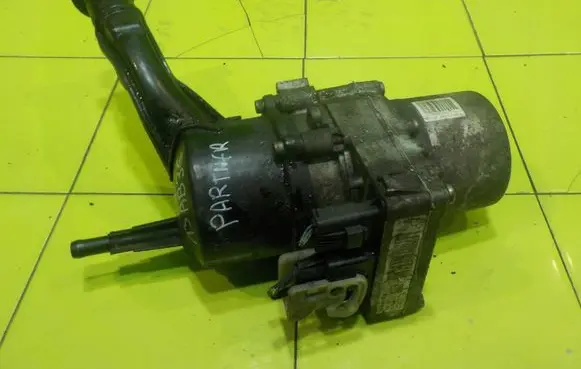 Peugeot Partner Power steering pump V29018054A