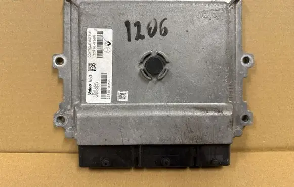 Renault Captur Engine control unit/module 237103352R