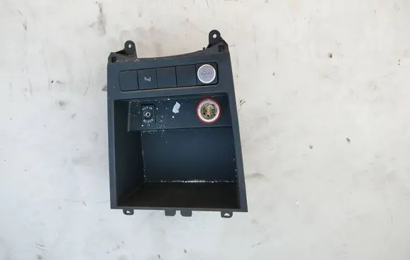 Volkswagen Jetta VI Glove box