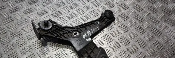 Volvo S60 Air filter cleaner box bracket assembly 30636575