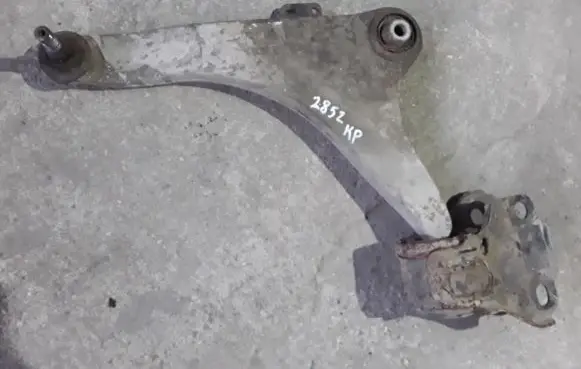 Volvo V70 Front lower control arm/wishbone 31429321