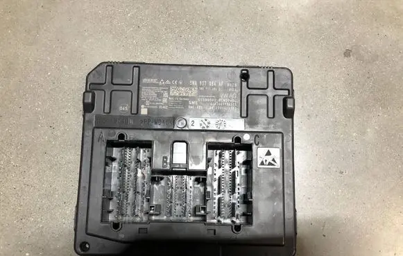 Volkswagen Golf VIII Central body control module 5WA937084AF