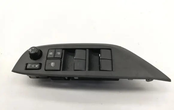 Toyota Yaris XP210 Electric window control switch 840400D020