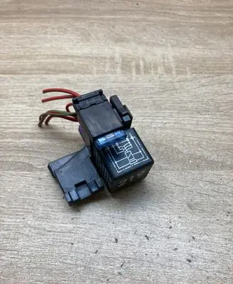 Volkswagen PASSAT B5.5 Other relay 443951253A