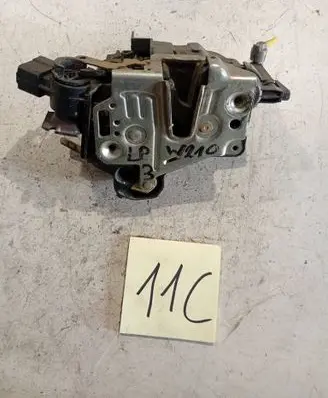 Mercedes-Benz E W210 Front door lock 2107201135