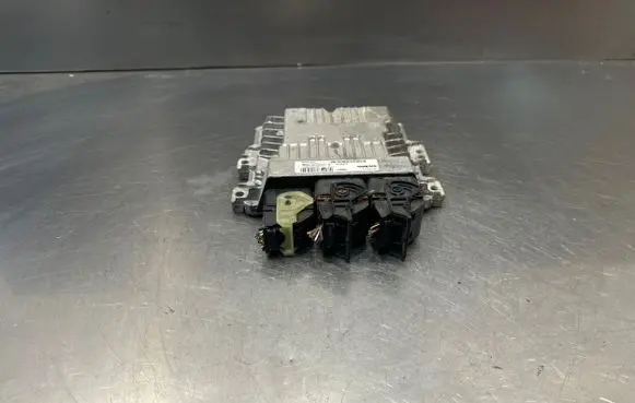 Volvo V50 Engine control unit/module ECU 30788975 S180134001B