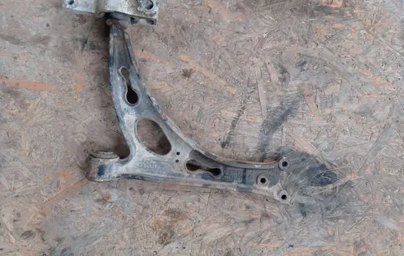 Volkswagen Touran I Front lower control arm/wishbone 1k0407153g