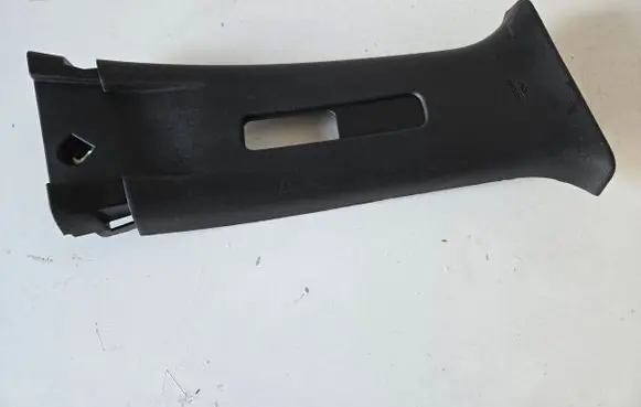 Nissan Leaf II (ZE1) Seat belt trim 769133NL0A