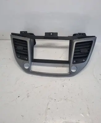 Hyundai Tucson TL Dash center air vent grill 84740D7100 09122016