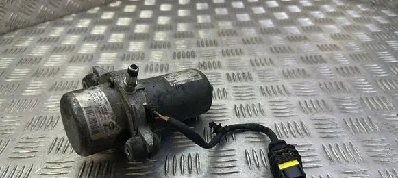 Mercedes-Benz E W212 Vacuum pump A0004302832 009286-17 864228-23