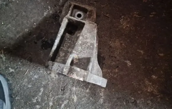 Land Rover Range Rover Sport L320 Engine mounting bracket 4H226061AA