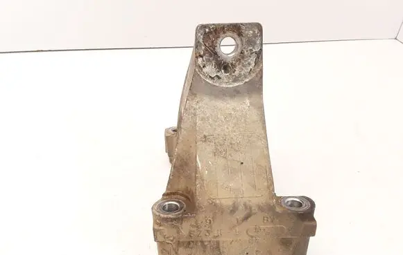 Honda Legend III KA9 Engine mounting bracket