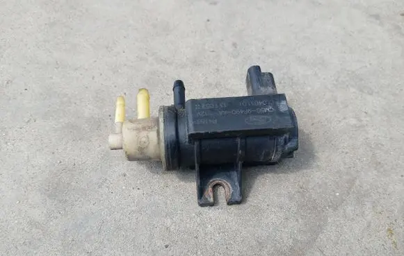 Ford Fiesta Turbo solenoid valve CM5G9F490AA