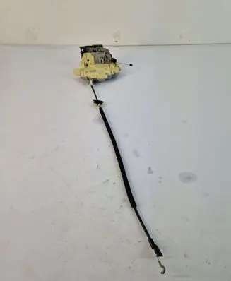Volkswagen Eos Front door lock 